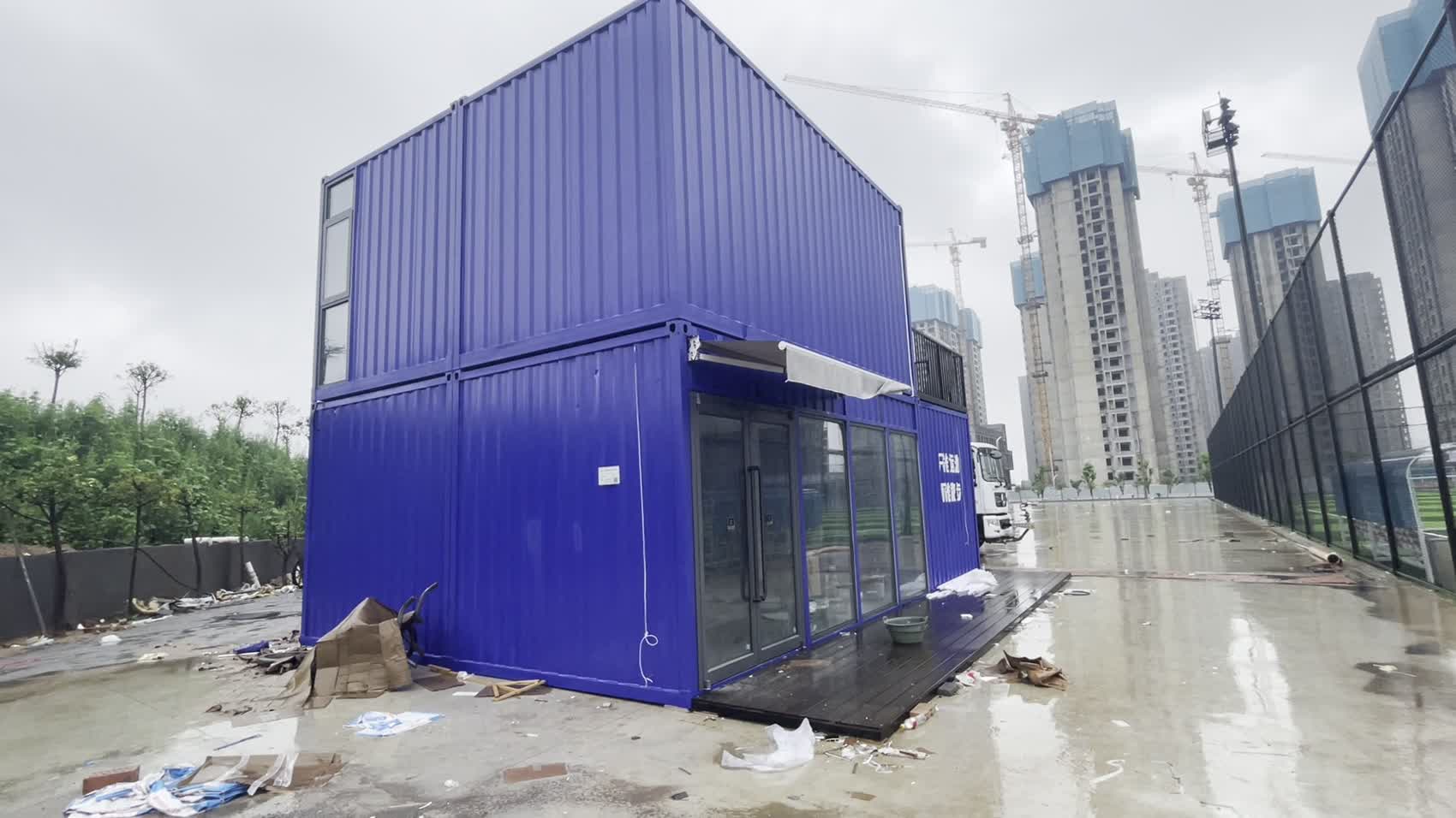 郑州市中原区足球场集装箱接待中心玻璃入口与雨棚