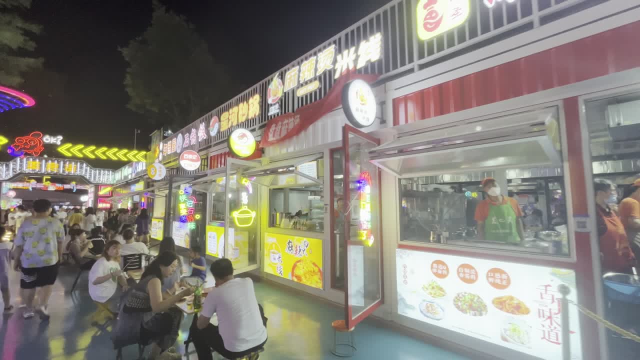 运城星河广场集装箱商业街二层露台和商铺整体运营实景